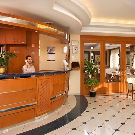 Hotel Kalvaria Superior Győr Buitenkant foto