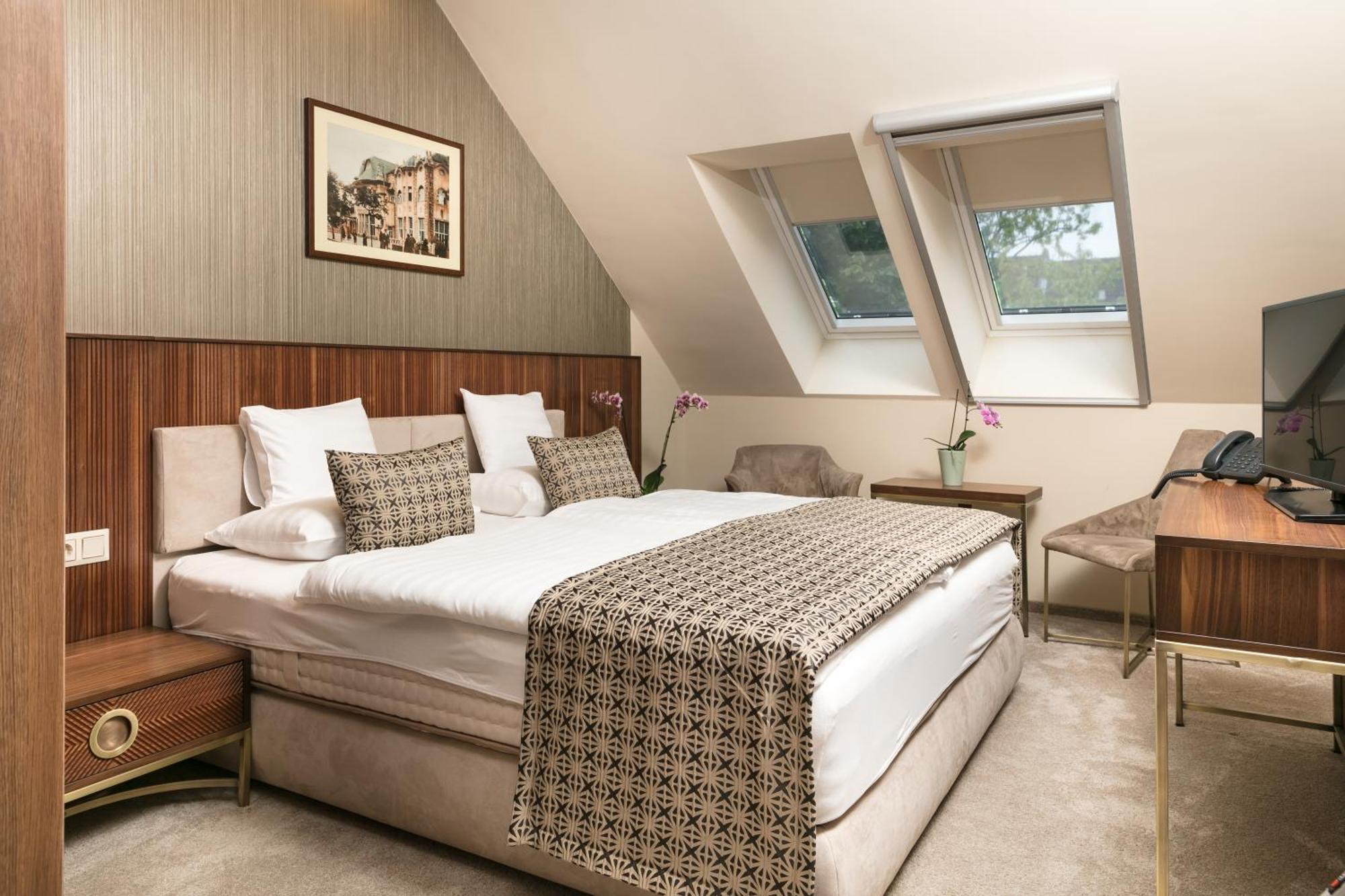 Hotel Kalvaria Superior Győr Buitenkant foto
