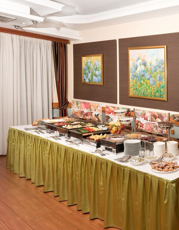 Hotel Kalvaria Superior Győr Buitenkant foto