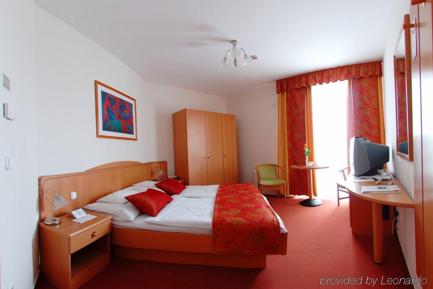 Hotel Kalvaria Superior Győr Kamer foto