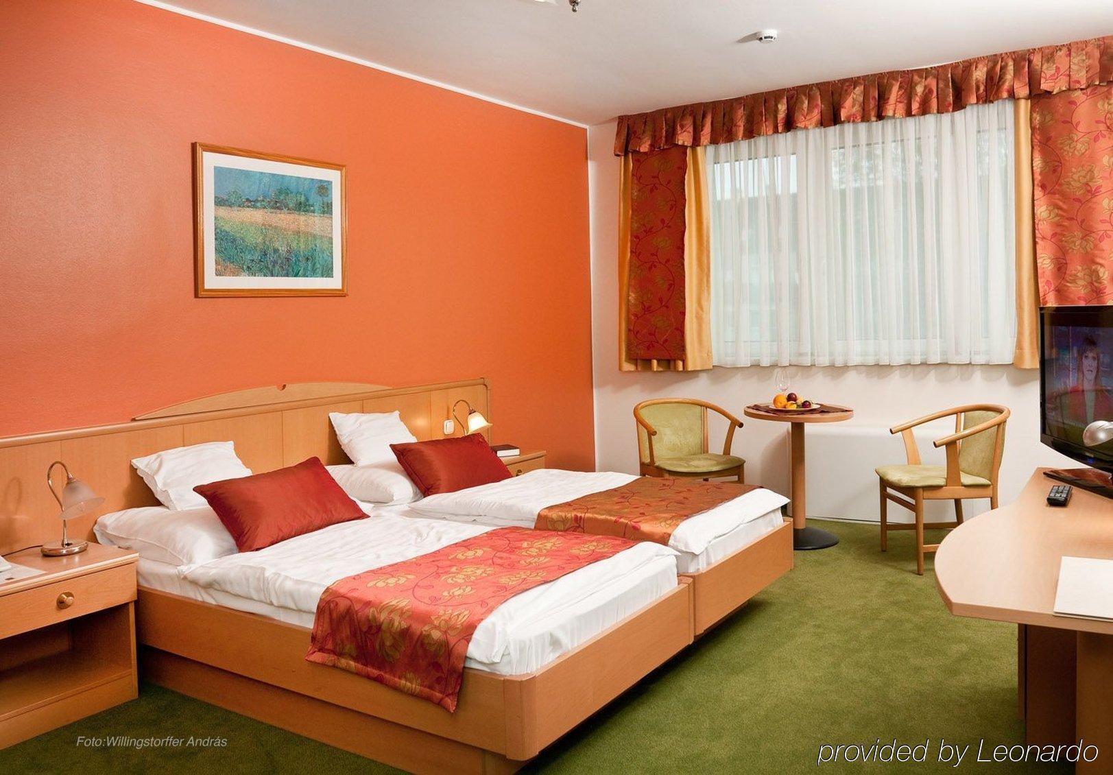 Hotel Kalvaria Superior Győr Buitenkant foto