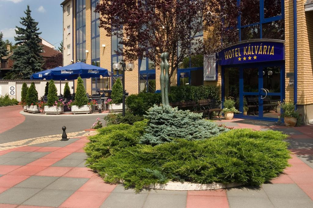 Hotel Kalvaria Superior Győr Buitenkant foto