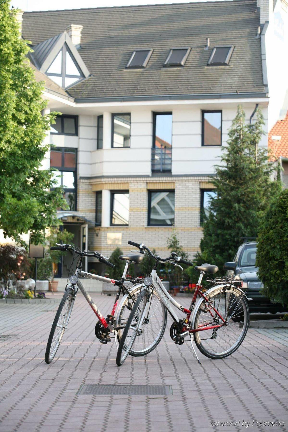 Hotel Kalvaria Superior Győr Buitenkant foto