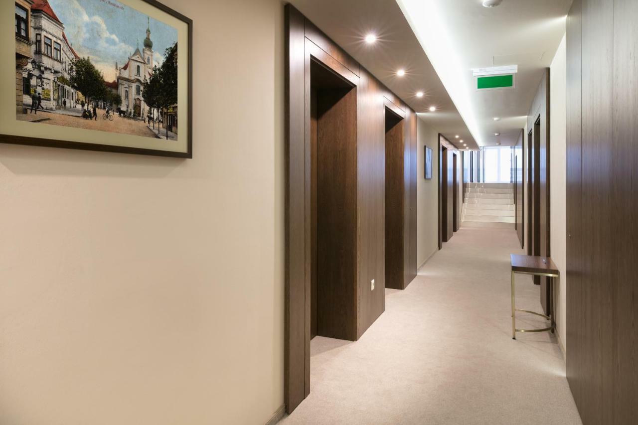 Hotel Kalvaria Superior Győr Buitenkant foto