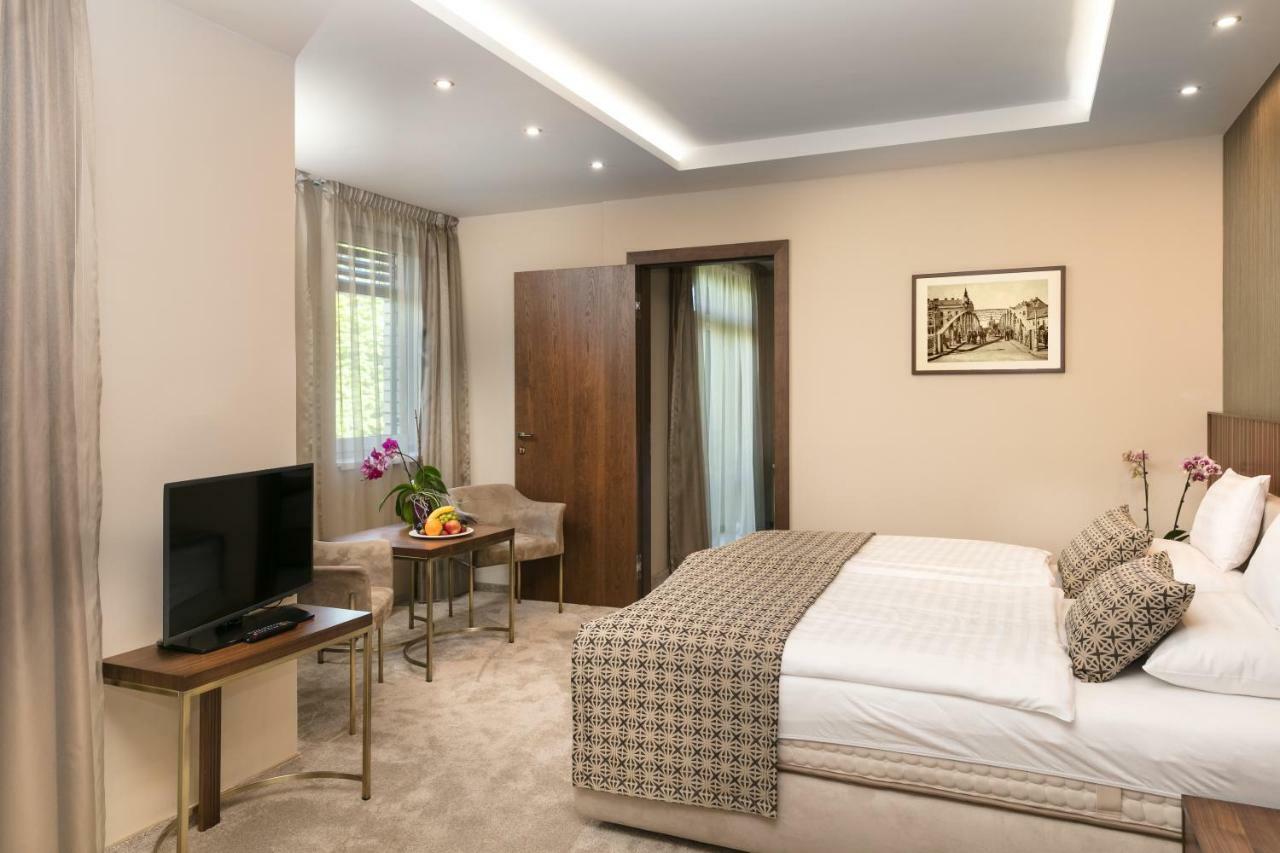 Hotel Kalvaria Superior Győr Buitenkant foto