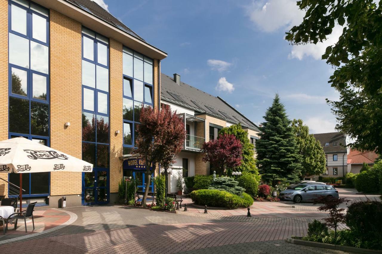 Hotel Kalvaria Superior Győr Buitenkant foto