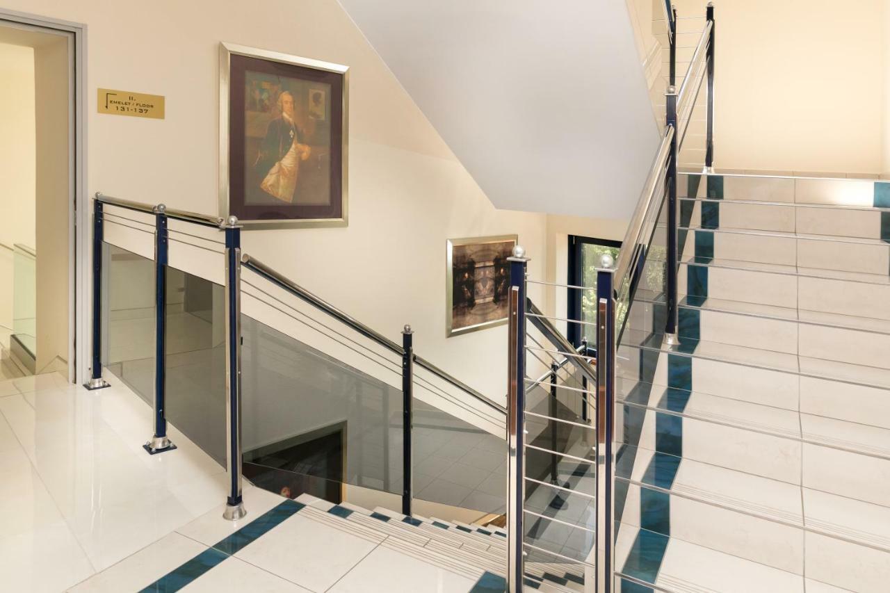 Hotel Kalvaria Superior Győr Buitenkant foto