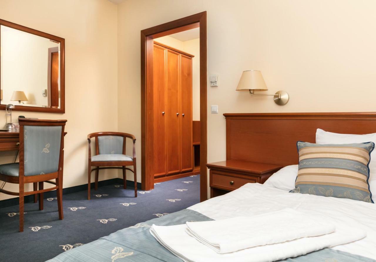 Hotel Kalvaria Superior Győr Buitenkant foto