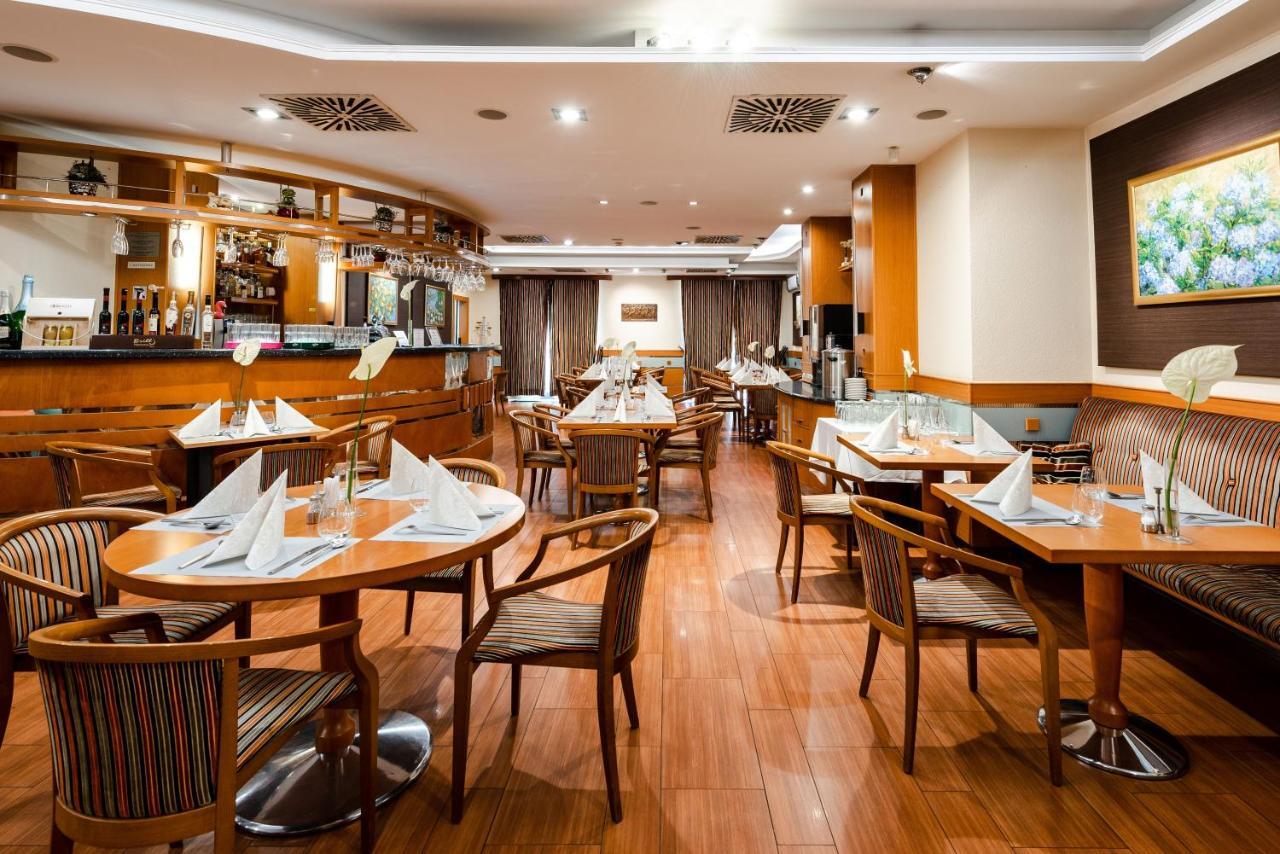 Hotel Kalvaria Superior Győr Buitenkant foto