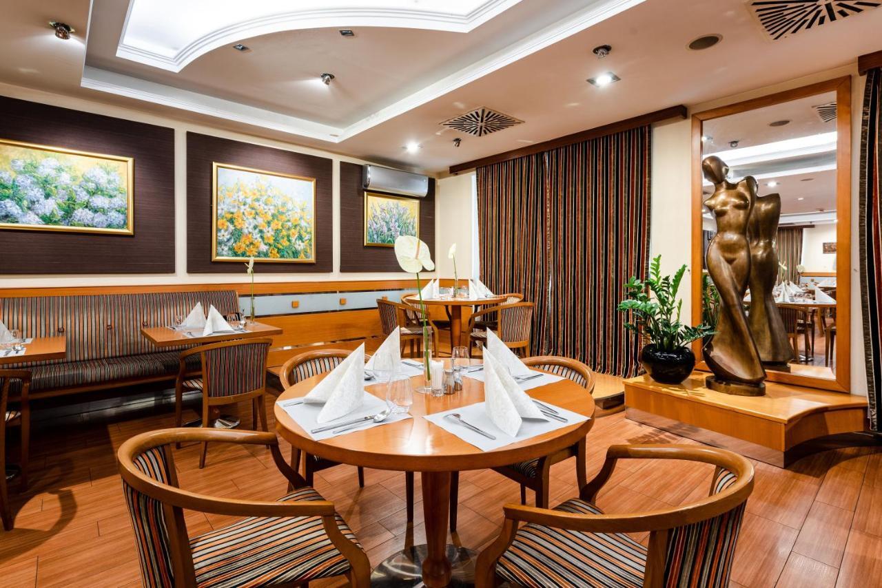 Hotel Kalvaria Superior Győr Buitenkant foto