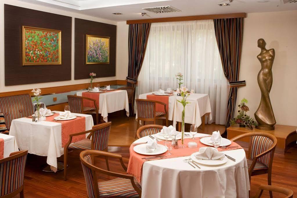 Hotel Kalvaria Superior Győr Buitenkant foto